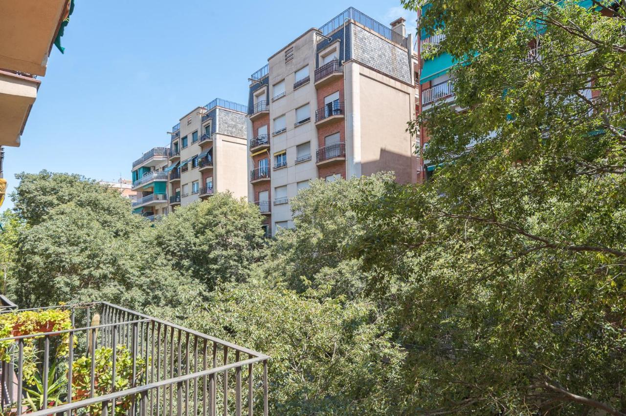 Spacious 3 Bed Apt In The Heart Of Sant Antoni Barcelona Exterior photo