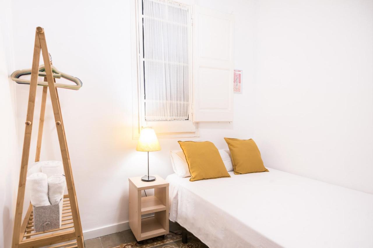 Spacious 3 Bed Apt In The Heart Of Sant Antoni Barcelona Exterior photo