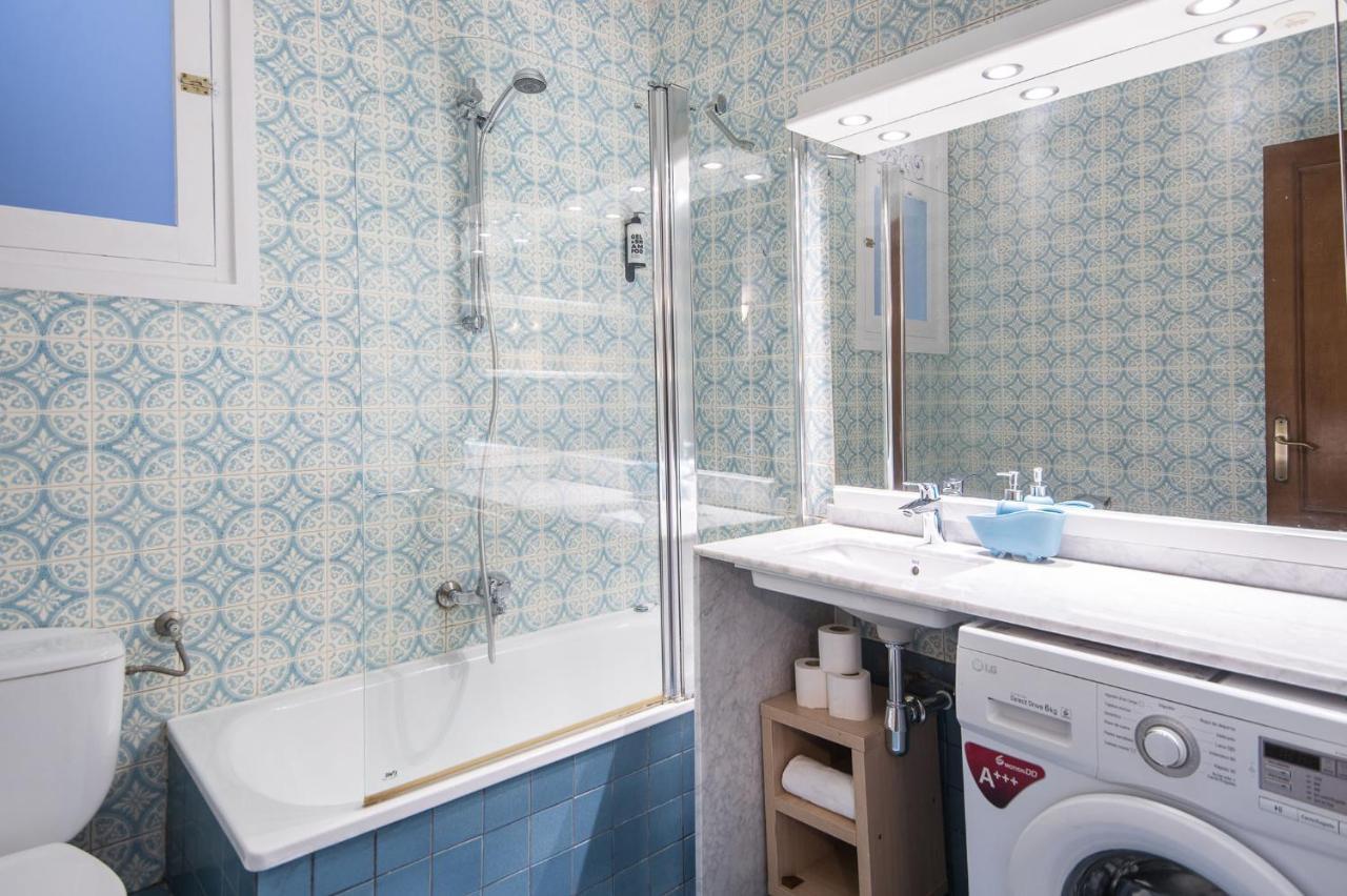 Spacious 3 Bed Apt In The Heart Of Sant Antoni Barcelona Exterior photo
